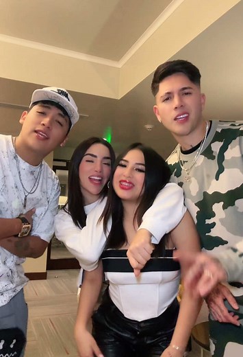 Navidad con Kimberly Loaiza: Celebrando la Alegría 🎄🥰