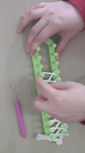 14K views · 172 reactions | طريقة استخدام النول المستطيل | knitting loom rectangular | crochet débutant | scarf | #shorts #knit | Ouabd Zaina | Facebook