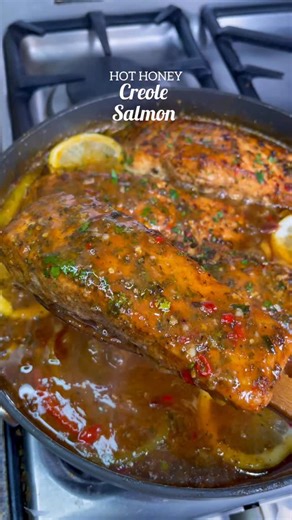Kay on Instagram: "HOT HONEY CREOLE HERB GLAZED SALMON AND ROASTED GARLIC TURMERIC RICE 🇺🇸🍣😊🔥💃🏽💣🎉⚡️🚦🥳🏆☄️. Super YUMMY, flaky, sweet, spicy and topped with a melt-in-your-mouth honey creole herb butter sauce that is bursting with flavour!! The creole herb seasoning adds boldness and boastful flavor to the dish, while the honey butter serves up a sweet dainty twist. Quick easy dish made in 30 minutes. Served with the most flavourful yellow rice. . . DM FOR MORE INFO TO GET MY DAILY REC