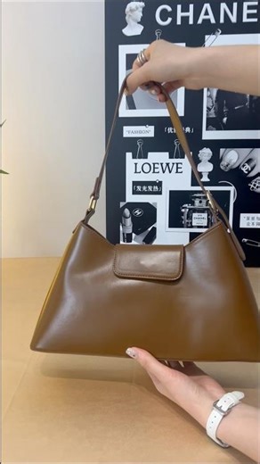 Caramel smooth leather hobo bag elegant chic #vitabellabag #bag #casualbag #handbags