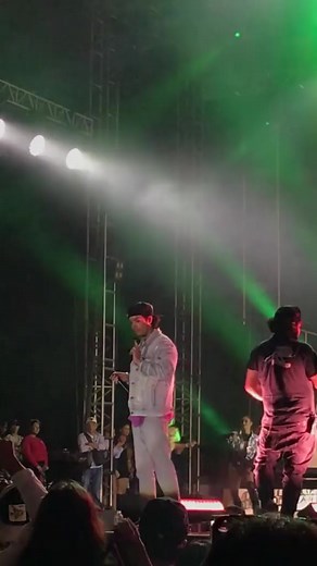 Le pegan a Nata en su concierto y asi fue su reaccion :( | Teleritmo