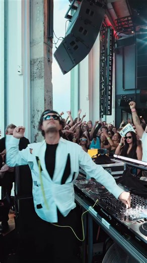 12K views · 401 reactions | @Argy turned The Loft into a no-phone zone  | Deep Tech Minimal | Facebook