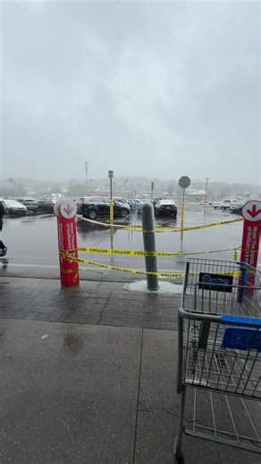 Only in Alabama 😂How it’s snowing in march 🤬🤨 it’s suppose to spring break