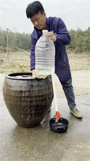 Simple Materials Make Water Fetcher, Easily Get Water from Big Jar