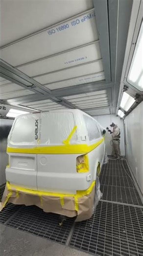 VW Transporter T5 Two Tone! #vw #vwtransporter #painting #carspray #vwcamper #twotone