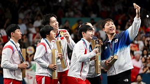 Atlet Korea Selatan dan Korea Utara Selfie Bersama di Podium, Momen Langka dan Hangat di Olimpiade Paris 2024