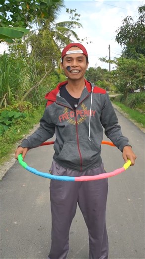 main hula hoop sampai terbang