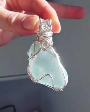 Wire Wrapped Sea glass Pendant #wirewrapped #seaglass #wirework #beachfinds #beachcombing #jewellery