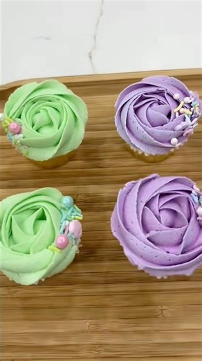 How to make buttercream swirl roses #cakedecorating #shorts