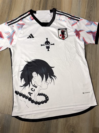 Son una necesidad 😮‍💨 #onepiece #zoro #luffy #ace #ropaanime . . . Todo fan de one piece necesita estas camisetas de zoro luffy y ace