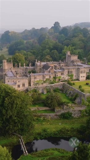 This isn’t history restored — it’s history uninterrupted. 📍 Haddon Hall, Derbyshire, England. Haddon Hall has stood above the River Wye since the Middle Ages, largely untouched for over four hundred years. While other great houses chased fashion, this one was abandoned — and preserved by accident. Medieval halls. Tudor craftsmanship. Elizabethan gardens still clinging to the hillside. What you’re seeing isn’t restoration. It’s rare, uninterrupted survival. For more Stories in Stone, follow @xpl