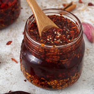 1.5M views · 2.4K shares | Aromatic homemade chilli oil recipes that anyone can simply make at home. | Khin's Kitchen | Facebook