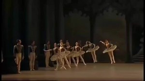 Agnes Letestu and Dancers from Le Ballet de l'Opéra National de Paris in Paquita | Núcleo de Dança Carolina Cox