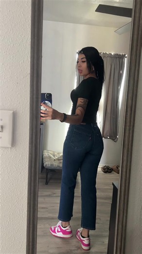 Mom Jeans Outfit Ideas: Cute Girly OOTD