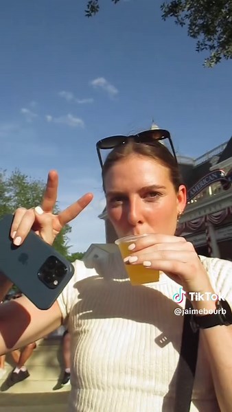 Drank around the world with Jessie & two rats 🌎🍹#epcot