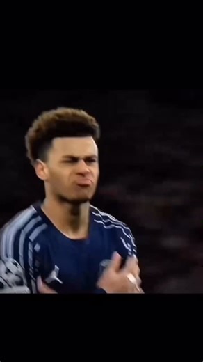 ᴀᴍᴇʟʏᴀ on Instagram: "日本利用压电瓷砖将脚步转化为电能。这些瓷砖捕捉来自你脚步的动能。当你行走时，你的重量和动作会对瓷砖产生压力。瓷砖会轻微弯曲，从而产生机械应力。瓷砖内部的压电材料将这种应力转化为电能。每一步都会产生少量电荷，而数百万步结合在一起就能产生足够的电力来驱动 LED 灯、数字显示屏和传感器。在像涩谷车站这样繁忙的地方，每天大约有 240 万个脚步为这一系统作出贡献。这些电能可以被储存或立即使用，从而减少对传统电力来源的依赖，并支持可持续的城市基础设施。这种方法将日常运动转化为实用的可再生能源 #日本 #知识 #事实 #你知道吗 #推荐 #科技 #创新 #历史 #技术 #实验 #热门"