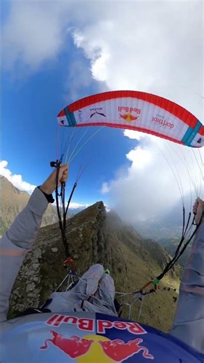 We could watch this ridge fly POV forever 🪂🔥 #paragliding #flying #redbullxalps #givesyouwiiings
