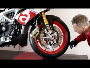 Motorrad Bremsbeläge wechseln