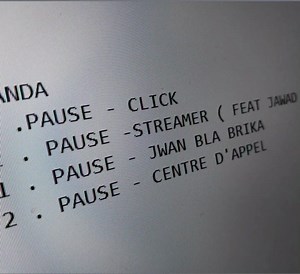 Kolchi ela centre d'appel . | Pause f