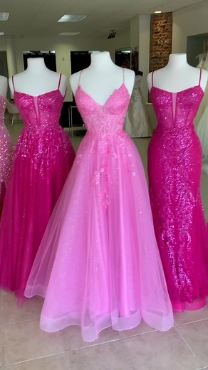 I-T G-I-R-L 🤝 hot pink sparkles #prominspo2024 #hotpinkpromdress #promshopping
