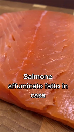 Salmone Affumicato Fatto in Casa per il Brunch Perfetto