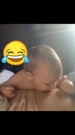 Anybody else's baby love to blow raspberry kisses or is it just mine? 🤣I'm convinced he thinks i am fat and found himself a nice belly with a great noise tone to it. 💀 #helpppp | Kaylee Brunner