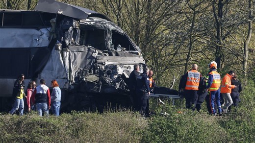 Accident entre un TGV et un poids lourd dans le Pas-de-Calais en France : un nouveau bilan fait état d'un mort et 15 blessés - RTBF Actus