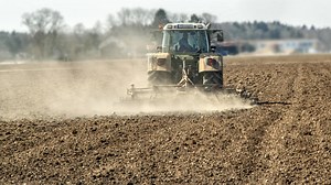 Die Bauern und ihr Boden: So wird die Landwirtschaft fit für die Klimakrise | wetter.de