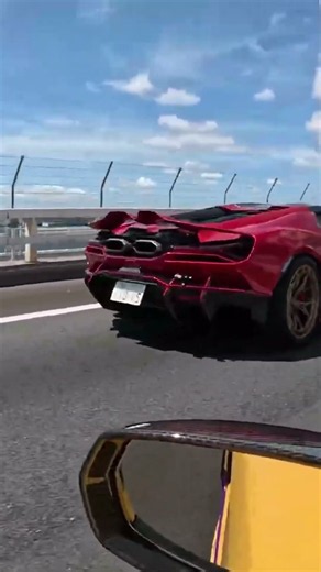 🥰海がバックのシーンでハルデン走法🤣#revuelto #レヴエルト #アヴェンタドール #lamborghini #aventador