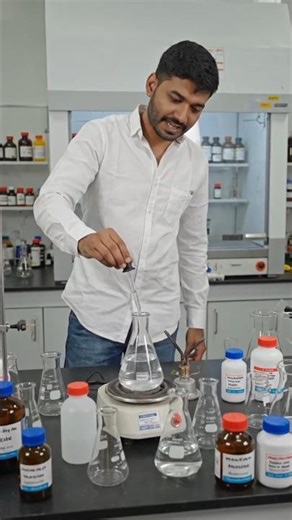 esterification reaction in chemistry lab #chemistry #chemicalreactions #scienceeducation #aishorts