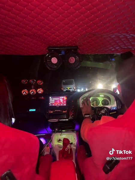 #jr7custom💥 #jr7customteam #welikeitloud #soundigital #grandtouring #loudnclear #carrozzeria #DS18 #639zn99 #uniquedition #fyyy @Adizzz @KB 🥂