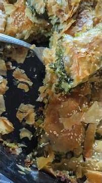 Σπανακόπιτα με πλούσια μυρωδικά και πολύ τραγανό φύλλο!!!