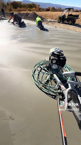 Tips for First-Time Power Trowel Use in Concrete Work