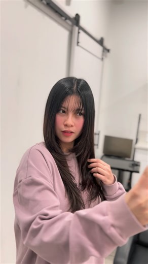 𝐍𝐨𝐞𝐥𝐥𝐚 𝐒. | 𝐘𝐄𝐆 𝐇𝐚𝐢𝐫𝐬𝐭𝐲𝐥𝐢𝐬𝐭 on Instagram: "Wispy bangs and some Layers 😮‍💨💗"