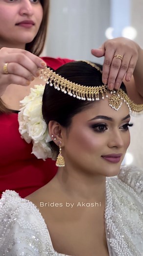 Charming Bridal Glam by Akashi - Bridal Dressing Vidarshana