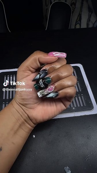 Nail Inspiration: Stunning New Set Alert