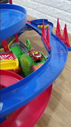 SUPER CITY GARAGE from Majorette Very Big Track set for Hot wheels Cars!! full of features