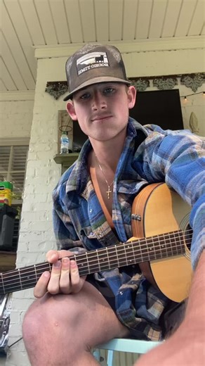 Jersey Giant Acoustic Guitar Tutorial for Country Music Enthusiasts