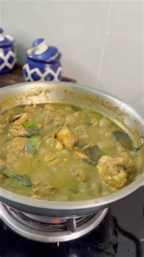 🔥 Restaurant Style Green Chicken Curry at Home! #shorts #viralrecipe #chickenrecipe