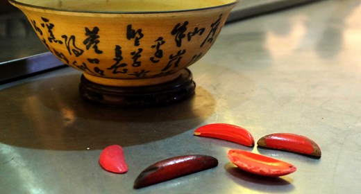 Chinese Jiaobei: Divination With Moon Blocks