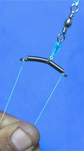 Tutorial on how to easily install a tangle-free fishing Rigs #shorts #fishing