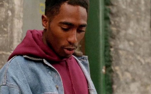 2pac 在万众瞩目里演的叛逆角色