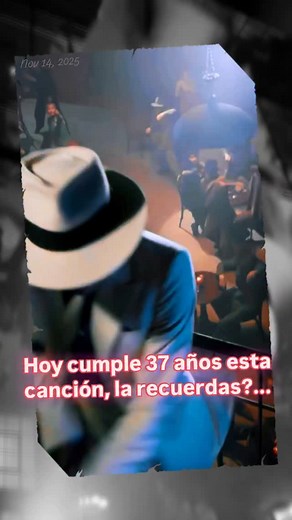 🔥 37 años desde que Michael Jackson nos sorprendió con “Smooth Criminal” 🔥 El 14 de noviembre de 1988, Michael Jackson lanzó “Smooth Criminal” como el séptimo sencillo de su álbum *Bad* (1987), consolidándose como uno de sus temas más icónicos. La canción cuenta la historia de una intrusión peligrosa, narrada con un ritmo acelerado y una producción impresionante que combina sintetizadores, guitarras y la voz inconfundible de MJ. “Smooth Criminal” destacó por su energía y misterio, acompañado d