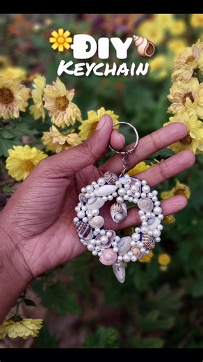"Seashell Pendant Keychain"🌊🐚Perfect Beachy Vibes#diy#craft#beachvibes#keychain#ytshorts#shorts