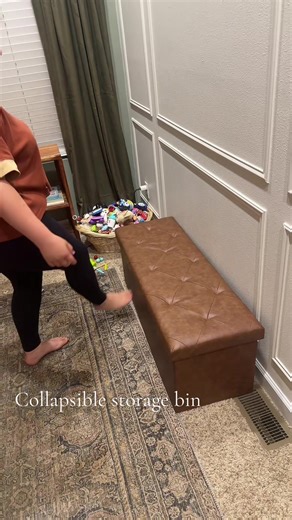 Stylish Storage Bench: Hide Clutter Effortlessly