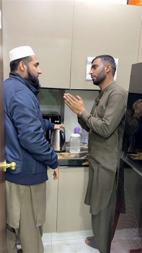 Behind the scenes moments wo hote hain jo camera aksar miss kar deta hai.Mistakes, pauses, aur thori si confusion — yahi cheezen content ko real banati hain.Perfect dikhna goal nahi, authentic rehna zyada zaroori hai 😄What’s your experience with BTS moments? #BehindTheScenes #ComedyReel #CreatorLife #VisualStorytelling | Habib Wahab