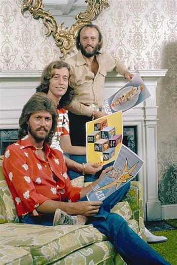 THE LAST BEE GEE RETURNS — ONE FINAL JOURNEY IN 2026. Barry Gibb, The Last Remaining Voice Of The Legendary Bee Gees, Is Taking The Stage Once More For A Final, Unforgettable World Tour. With Every Step, He Carries Not Just The Music, But The Spirit Of His Brothers—Robin And Maurice—whose Harmonies Still Linger In Every Note He Sings. This Isn’t Just A Concert… It’s A Powerful Farewell, A Living Tribute, And One Last Ride Through A Legacy That Changed Music Forever. - DH Music