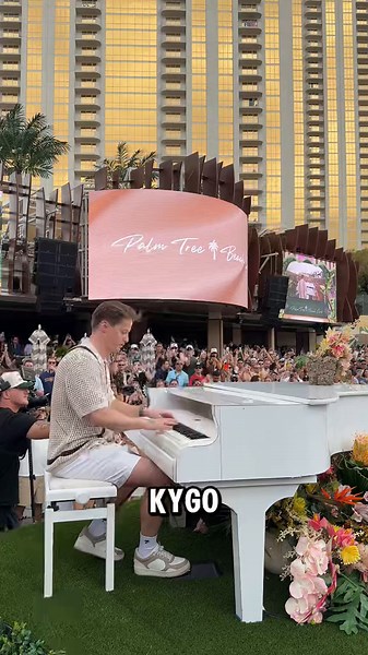 Explore Palm Tree Beach Club in Las Vegas