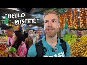 I Went Exotic Fruit Shopping in Sumatra… and Everyone Wanted My Photo 📸