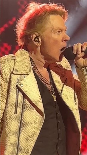 Axl Steps Back… Then Slash & Duff Hit THAT Sweet Child Moment